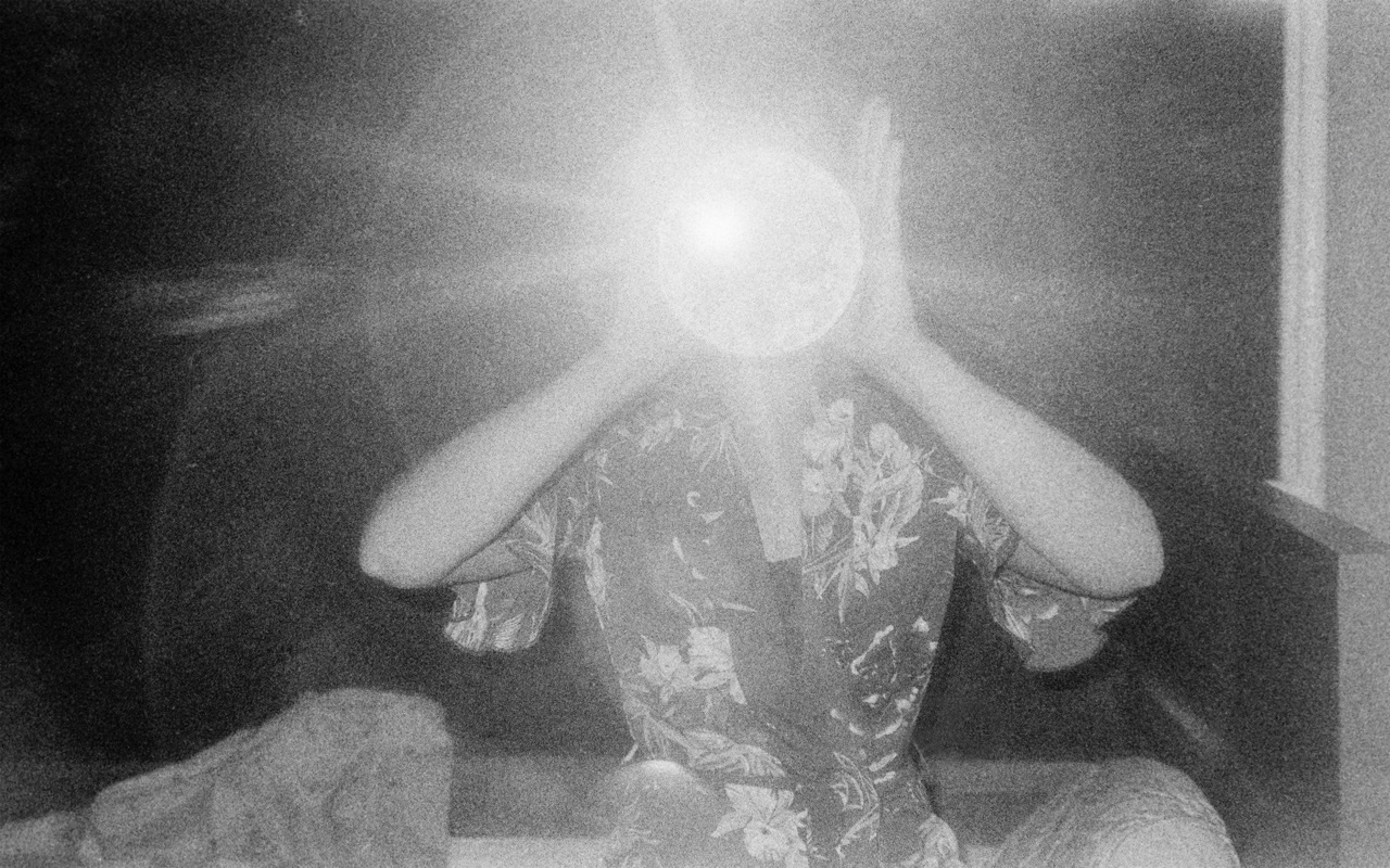 La tête dans la lune - Juliette Alhmah