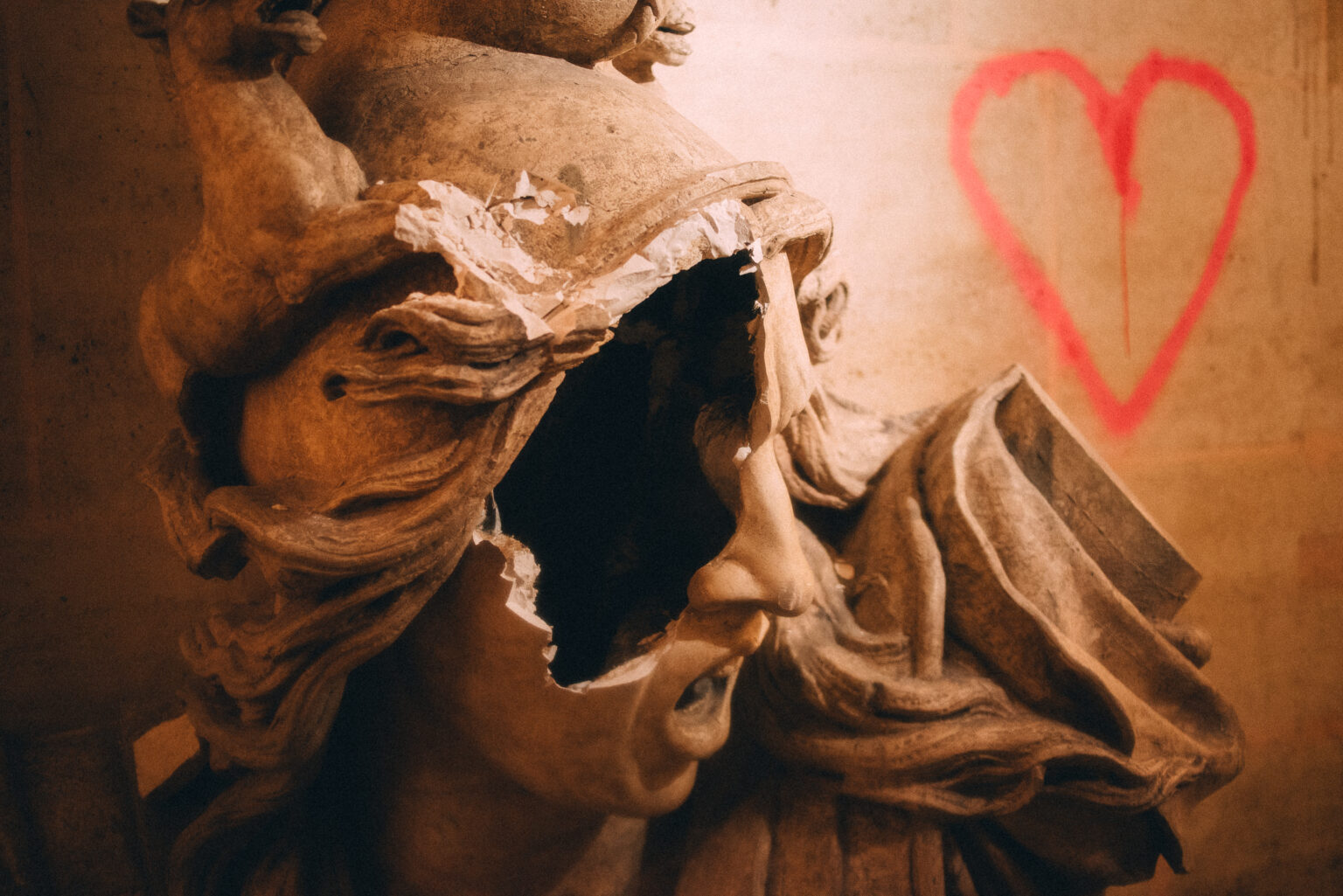 Paris, le 1er Décembre 2018. Manifestation parisienne des gilets jaunes contre la politique du président de la république. Dégradations dans l'arc de triomphe.